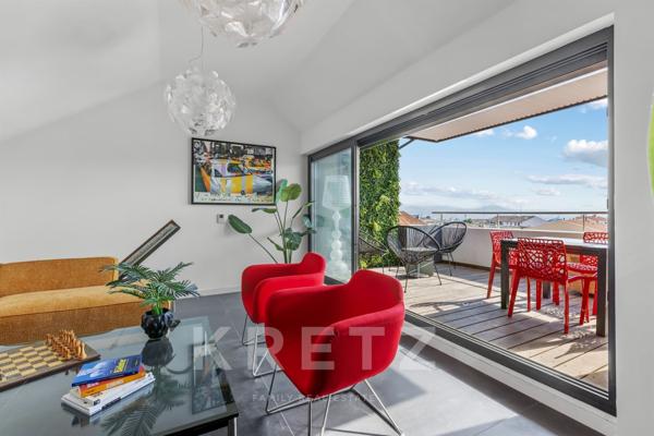 Exceptionnel Appartement Atypique au Cœur d'Antibes avec Vue Mer