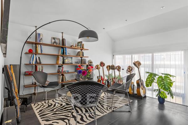 Exceptionnel Appartement Atypique au Cœur d'Antibes avec Vue Mer