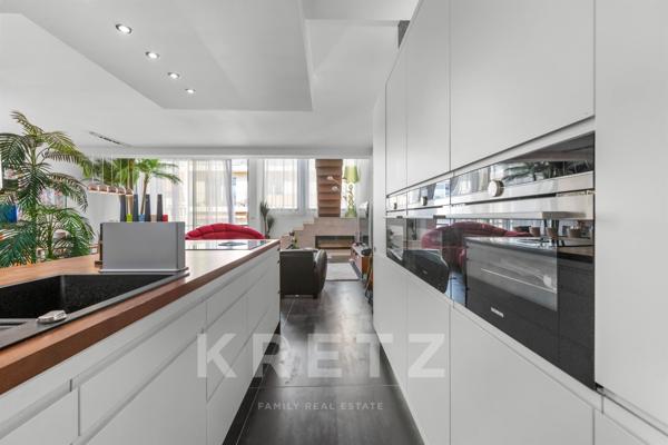 Exceptionnel Appartement Atypique au Cœur d'Antibes avec Vue Mer