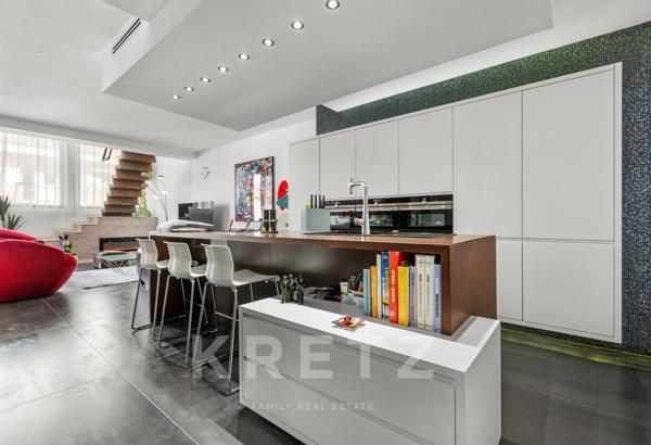 Exceptionnel Appartement Atypique au Cœur d'Antibes avec Vue Mer