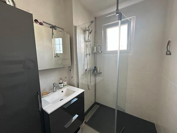 Maison familiale avec 3 chambres et un bureau idealement situee a La Suze sur Sarthe !