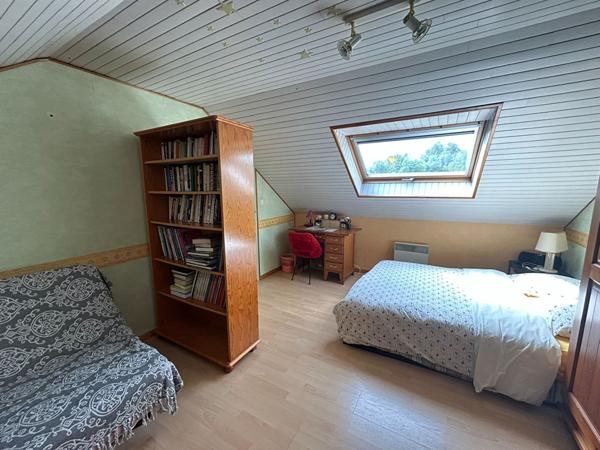 Maison familiale avec 3 chambres et un bureau idealement situee a La Suze sur Sarthe !