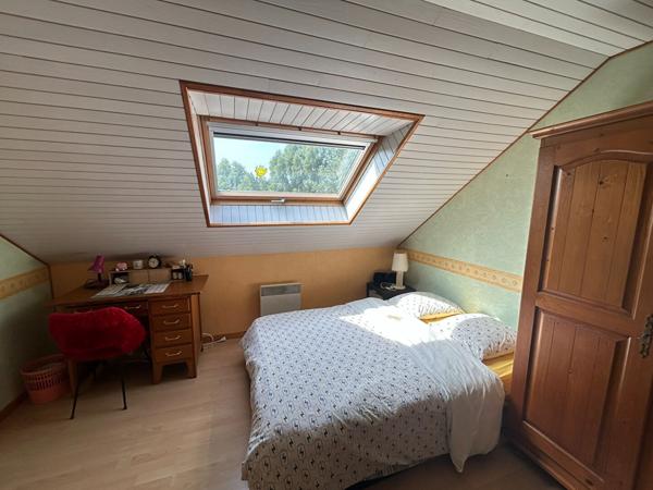 Maison familiale avec 3 chambres et un bureau idealement situee a La Suze sur Sarthe !