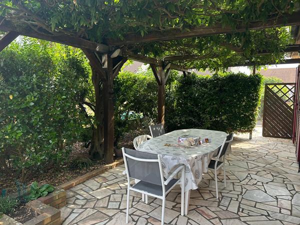 Maison familiale avec 3 chambres et un bureau idealement situee a La Suze sur Sarthe !