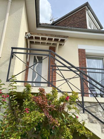 A 5 MN A PIED DE L'EGLISE DE BIHOREL, MAISON DE CHARME DES ANNEES 50