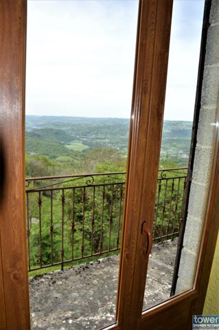 IMMEUBLE DE GRANDE SUPERFICIE AVEC VUE PANORAMIQUE