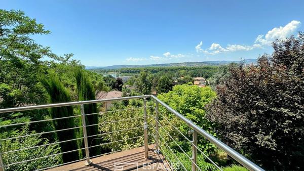 Villa d’architecte avec vue panoramique sur les hauteurs de Jassans Riottiers