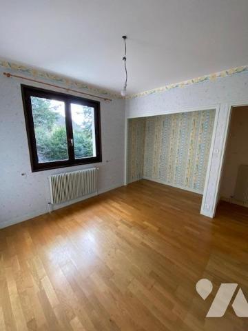 Exclusivité, une villa individuelle datant de 1978, construction en moellons et crépi, d’une surface