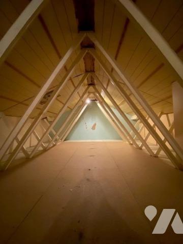 Exclusivité, une villa individuelle datant de 1978, construction en moellons et crépi, d’une surface