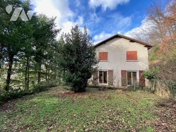 Exclusivité, une villa individuelle datant de 1978, construction en moellons et crépi, d’une surface