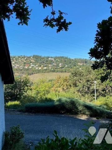 Exclusivité, une villa individuelle datant de 1978, construction en moellons et crépi, d’une surface