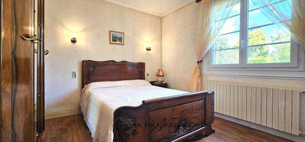 Maison T6 à Castelnaudary de 120m2, 4 CH, jardin, garage, DPE en D, proche commerce