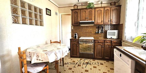 Maison T6 à Castelnaudary de 120m2, 4 CH, jardin, garage, DPE en D, proche commerce