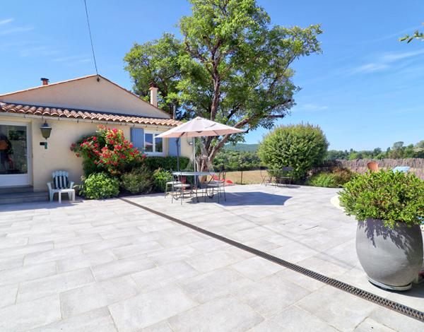 VILLA TYPE 5 LUMINEUSE AVEC PISCINE JARDIN ET VUE IMPRENABLE A SAINT MAIME
