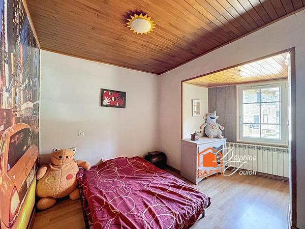 Maison 4 chambres avec T1 indépendant et grange