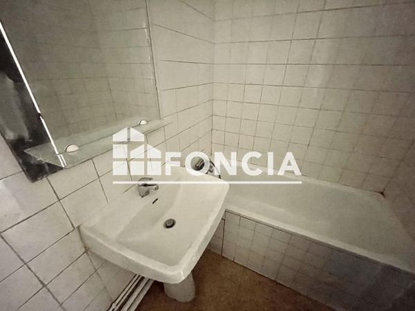 Location Studio 25 m² - AVENUE DU MARECHAL JUIN Marignane 13700