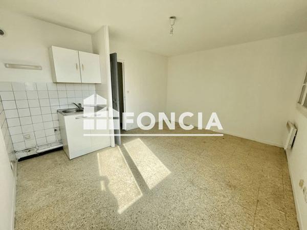 Location Studio 25 m² - AVENUE DU MARECHAL JUIN Marignane 13700