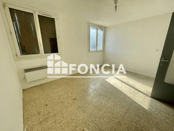 Location Studio 25 m² - AVENUE DU MARECHAL JUIN Marignane 13700