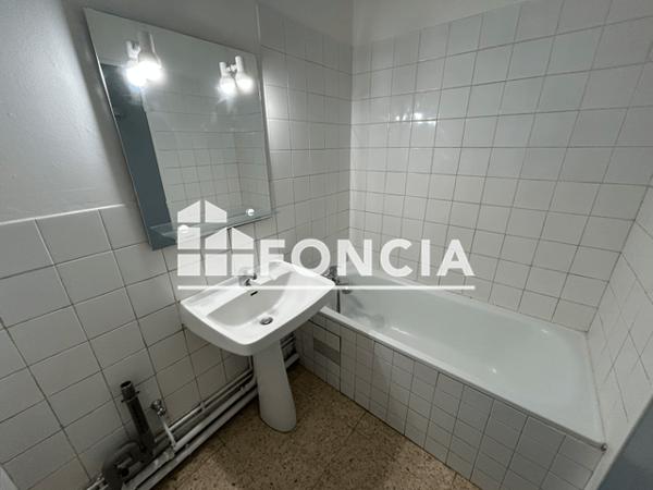 Location Studio 25 m² - LE GABIAN - 35 AVENUE DU MARECHAL JUIN Marignane 13700