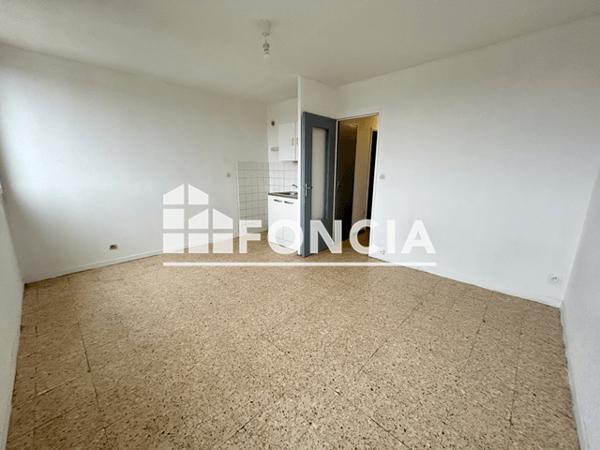 Location Studio 25 m² - LE GABIAN - 35 AVENUE DU MARECHAL JUIN Marignane 13700