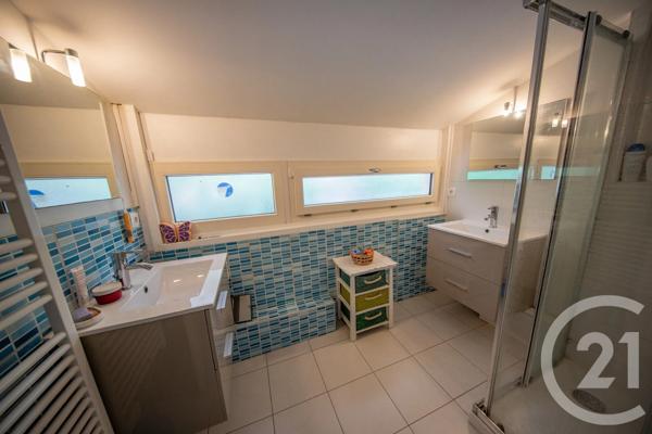 Maison à vendre  6 pièces - 132 m 2   LE TAILLAN MEDOC  - 33