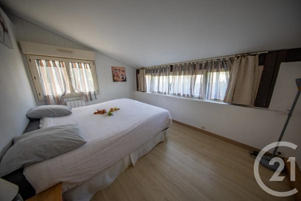 Maison à vendre  6 pièces - 132 m 2   LE TAILLAN MEDOC  - 33