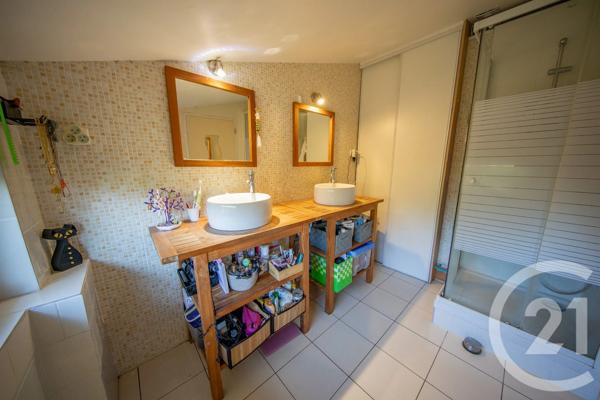 Maison à vendre  6 pièces - 132 m 2   LE TAILLAN MEDOC  - 33