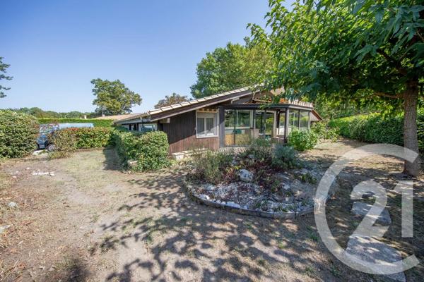 Maison à vendre  6 pièces - 132 m 2   LE TAILLAN MEDOC  - 33