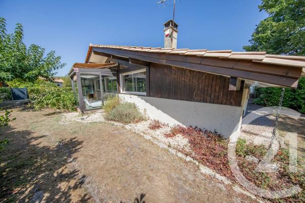 Maison à vendre  6 pièces - 132 m 2   LE TAILLAN MEDOC  - 33