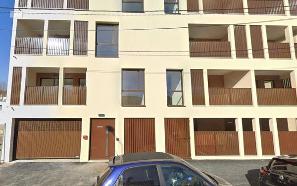 Stationnement à louer    Villeurbanne