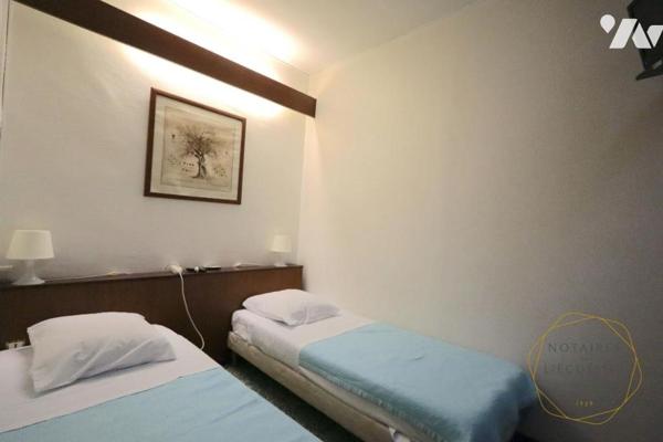 Hôtel à Vendre avec 15 chambres, 2 appartements et un local commercial