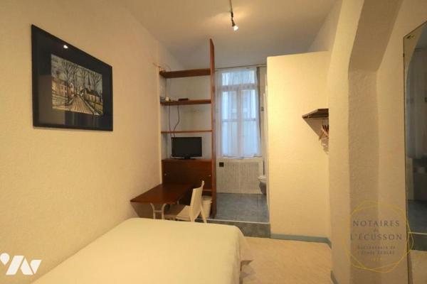 Hôtel à Vendre avec 15 chambres, 2 appartements et un local commercial