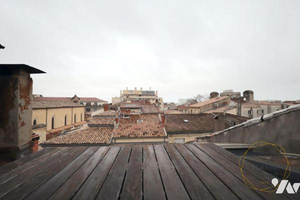 Hôtel à Vendre avec 15 chambres, 2 appartements et un local commercial