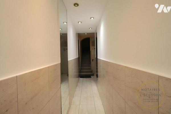 Hôtel à Vendre avec 15 chambres, 2 appartements et un local commercial