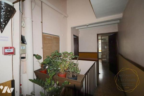 Hôtel à Vendre avec 15 chambres, 2 appartements et un local commercial