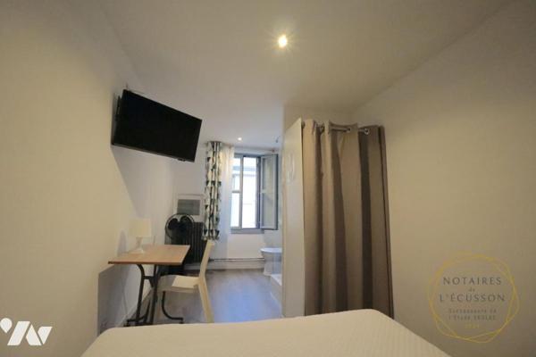 Hôtel à Vendre avec 15 chambres, 2 appartements et un local commercial