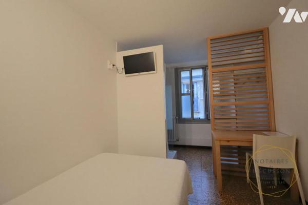 Hôtel à Vendre avec 15 chambres, 2 appartements et un local commercial