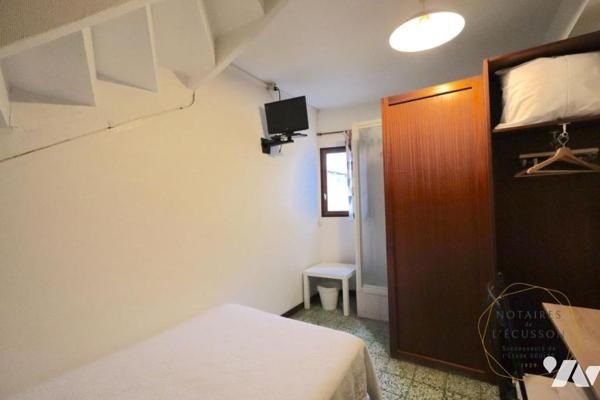 Hôtel à Vendre avec 15 chambres, 2 appartements et un local commercial
