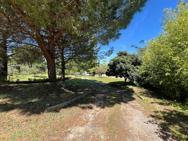 Maison Fabrègues 195 m² avec T2 indépendant de 62 m² - Grand terrain