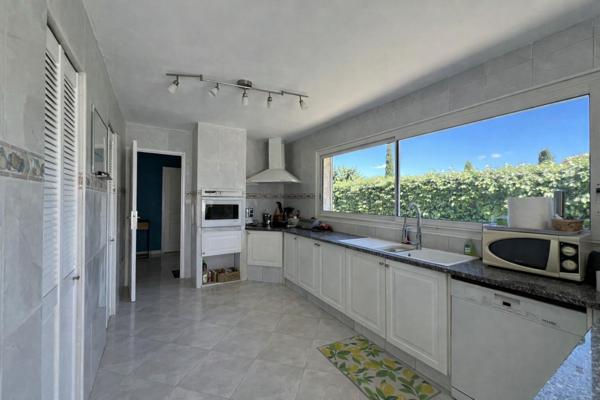 Maison Fabrègues 195 m² avec T2 indépendant de 62 m² - Grand terrain