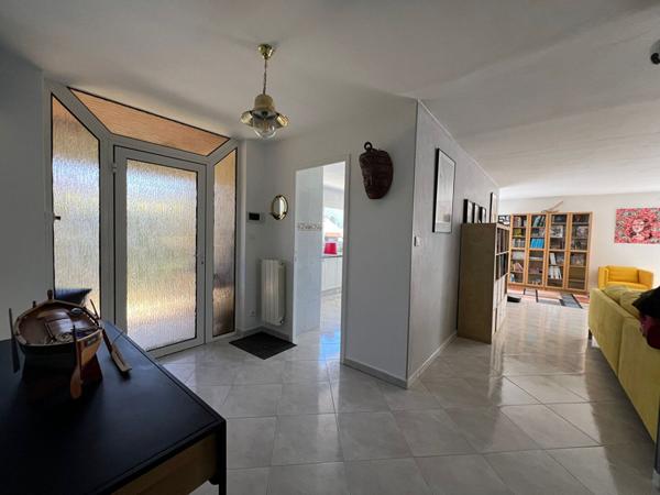 Maison Fabrègues 195 m² avec T2 indépendant de 62 m² - Grand terrain