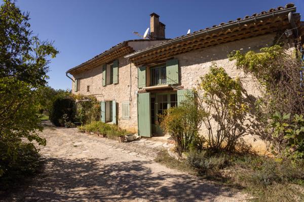 Apt (84400) Superbe mas provençal de 383 m² habitables