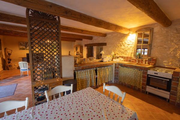 Apt (84400) Superbe mas provençal de 383 m² habitables