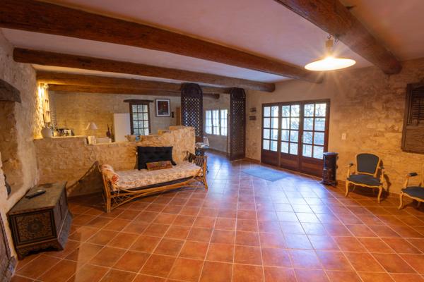 Apt (84400) Superbe mas provençal de 383 m² habitables