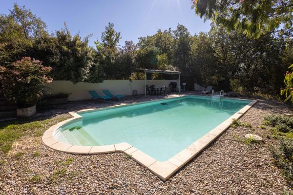 Apt (84400) Superbe mas provençal de 383 m² habitables
