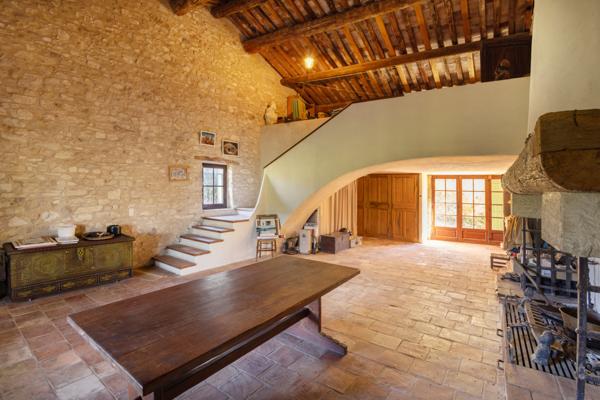 Apt (84400) Superbe mas provençal de 383 m² habitables