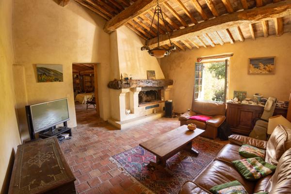Apt (84400) Superbe mas provençal de 383 m² habitables