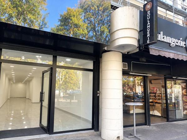 Local Commercial à Évry-Courcouronnes, 91000 - 2 pièces 120m²