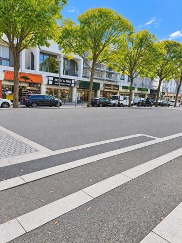 Local Commercial à Évry-Courcouronnes, 91000 - 2 pièces 120m²