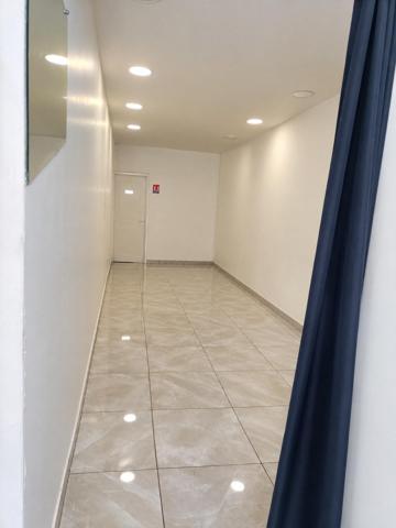 Local Commercial à Évry-Courcouronnes, 91000 - 2 pièces 120m²